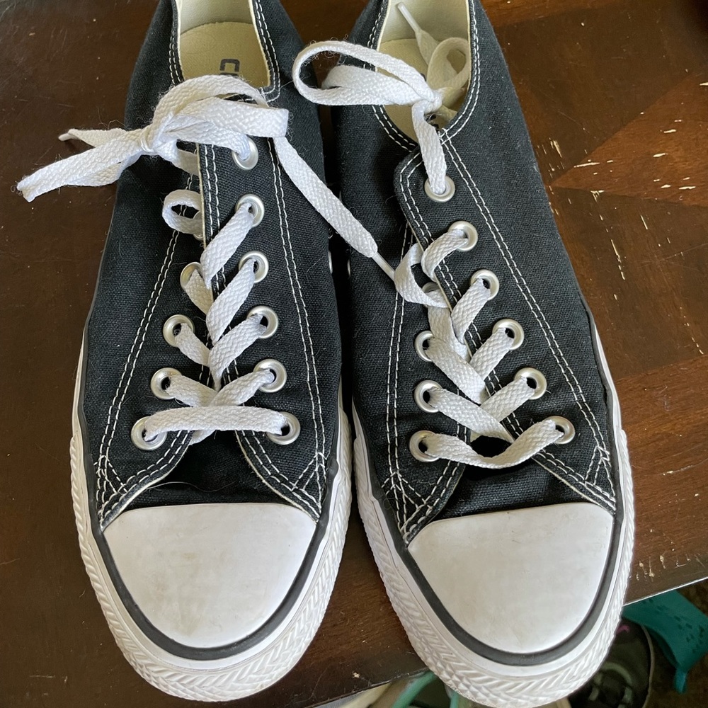 Converse All Stars women’s 8, Men’s 6